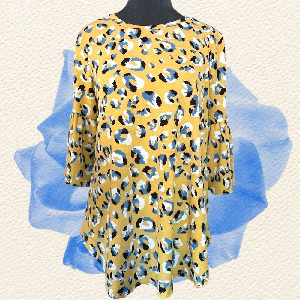 Abstract animal print, great colors. Soft fabric that drapes nicely over you.